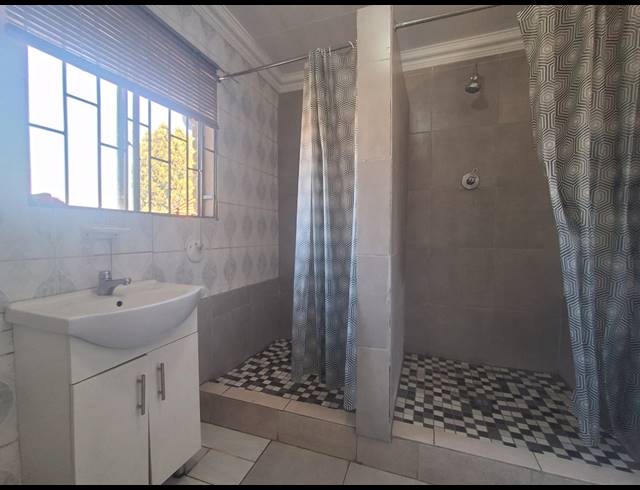 9 BEDROOM HOUSE FOR SALE IN BEDWORTH PARK